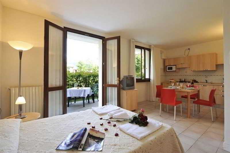 Budget Village Apartments - Porto Letizia Porlezza Extérieur photo